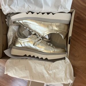 Platinum Women's Sneakers